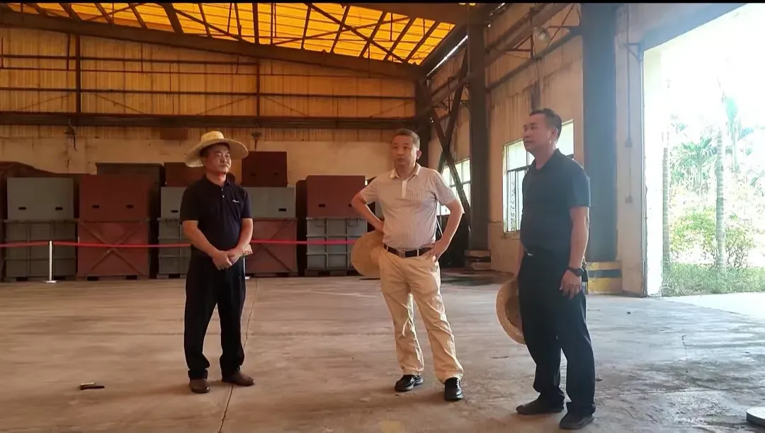 王宏向深入金晨橡膠加工分公司開展災(zāi)后調(diào)研和指導(dǎo)工作